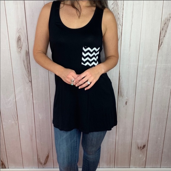 ✨LAST ONE!✨The Daniella Top - Picture 4 of 8